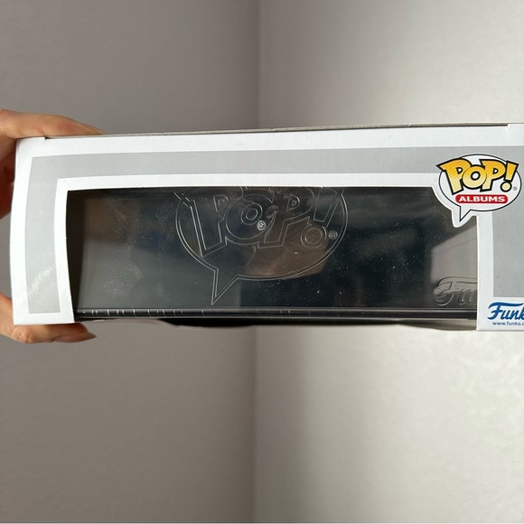 Funko POP! Albums Avril Lavigne Let Go Vinyl Figure (#63) - Picture 4 of 5